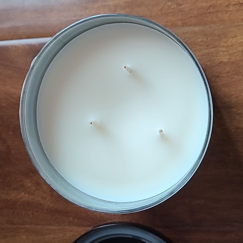 ๐ฅ2/$34๐ฅ INTO THE NIGHT 3 Wick Candle Bath & Body Works - Picture 2 of 5